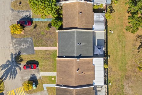 Touwnhouse à vendre à Miami, Floride: 3 chambres, 90.12 m2 № 2004240 - photo 23