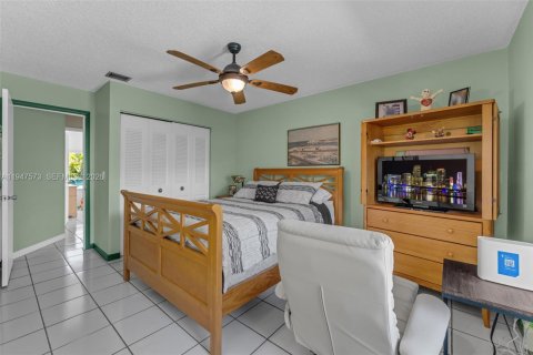 Touwnhouse à vendre à Miami, Floride: 3 chambres, 90.12 m2 № 2004240 - photo 13