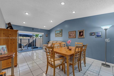 Touwnhouse à vendre à Miami, Floride: 3 chambres, 90.12 m2 № 2004240 - photo 4