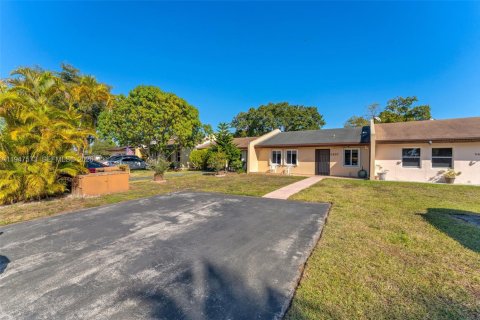 Touwnhouse à vendre à Miami, Floride: 3 chambres, 90.12 m2 № 2004240 - photo 2