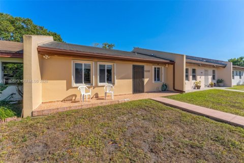 Touwnhouse à vendre à Miami, Floride: 3 chambres, 90.12 m2 № 2004240 - photo 3