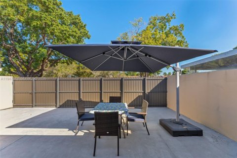 Touwnhouse à vendre à Miami, Floride: 3 chambres, 90.12 m2 № 2004240 - photo 18