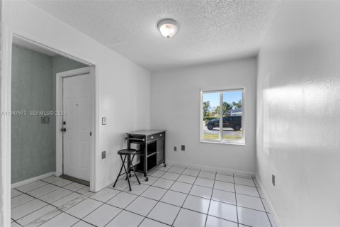 Touwnhouse à vendre à Miami, Floride: 3 chambres, 90.12 m2 № 2004240 - photo 15