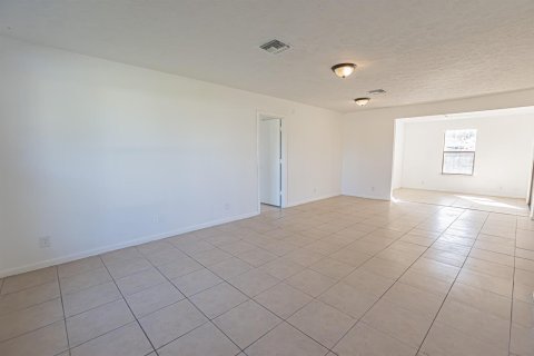Casa en venta en Port St. Lucie, Florida, 2 dormitorios, 100.52 m2 № 2078326 - foto 4