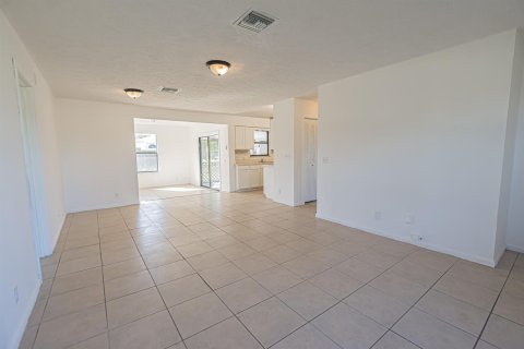 Casa en venta en Port St. Lucie, Florida, 2 dormitorios, 100.52 m2 № 2078326 - foto 7