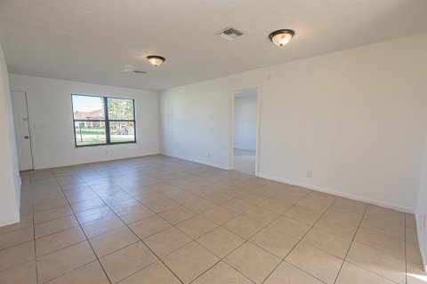Casa en venta en Port St. Lucie, Florida, 2 dormitorios, 100.52 m2 № 2078326 - foto 5