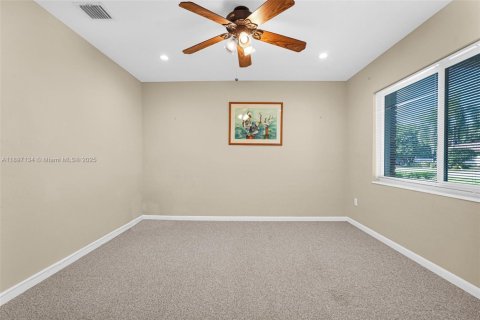 House in Palmetto Bay, Florida 4 bedrooms, 204.94 sq.m. № 1948713 - photo 15