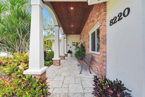 House in Palmetto Bay, Florida 4 bedrooms, 204.94 sq.m. № 1948713 - photo 25