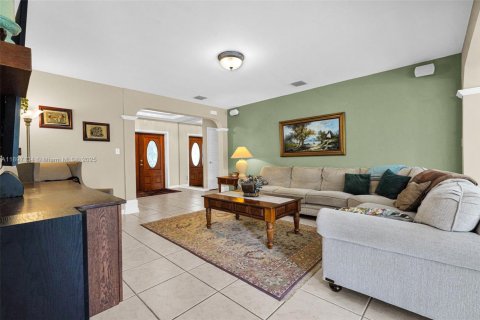 House in Palmetto Bay, Florida 4 bedrooms, 204.94 sq.m. № 1948713 - photo 6