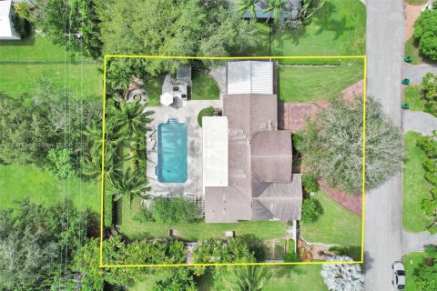 House in Palmetto Bay, Florida 4 bedrooms, 204.94 sq.m. № 1948713 - photo 28