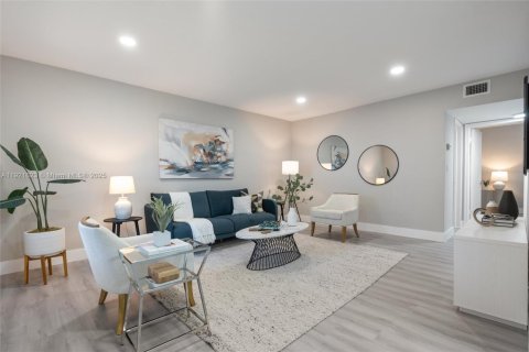 Appartement à louer à Fort Lauderdale, Floride: 2 chambres, 81.29 m2 № 1975826 - photo 1