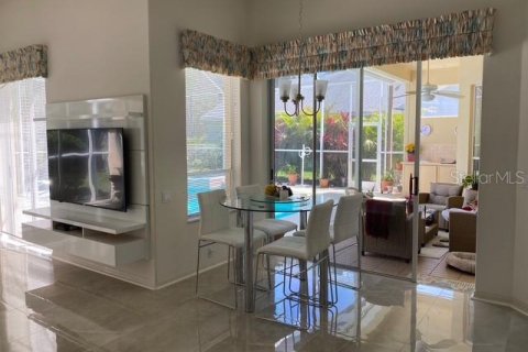 Casa en venta en New Port Richey, Florida, 3 dormitorios, 204.57 m2 № 2386424 - foto 2