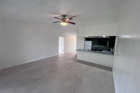 Casa en alquiler en Kissimmee, Florida, 2 dormitorios, 111.48 m2 № 1685079 - foto 5