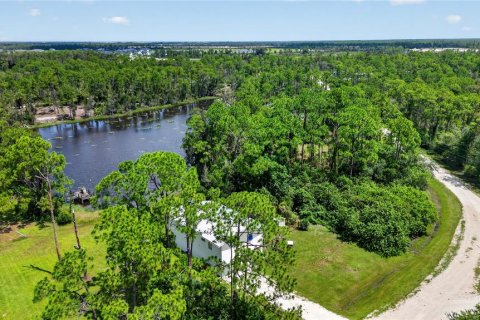 House in Punta Gorda, Florida 3 bedrooms, 125.23 sq.m. № 2219803