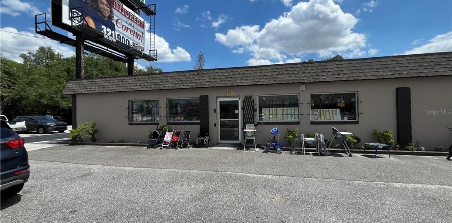 Propiedad comercial en Orlando, Florida 302.68 m2 № 2200680