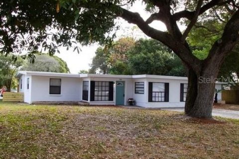 Propiedad comercial en Clearwater, Florida 6 dormitorios, 211.26 m2 № 2259405