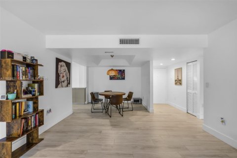 Купить кондоминиум в Дорал, Флорида 2 спальни, 137.03м2, № 1924198 - фото 7