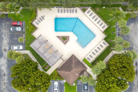 Купить кондоминиум в Дорал, Флорида 2 спальни, 137.03м2, № 1924198 - фото 28