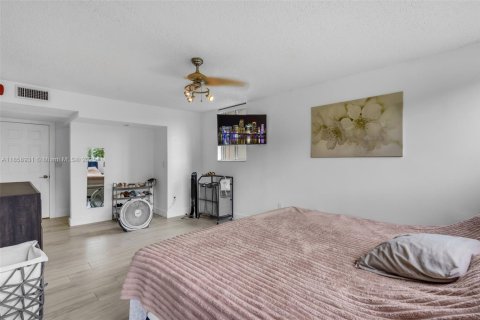 Купить кондоминиум в Дорал, Флорида 2 спальни, 137.03м2, № 1924198 - фото 14