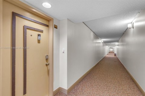 Купить кондоминиум в Дорал, Флорида 2 спальни, 137.03м2, № 1924198 - фото 2