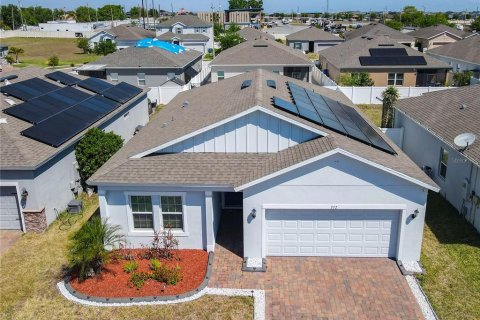 House in Haines City, Florida 4 bedrooms, 148.46 sq.m. № 1602965 - photo 1
