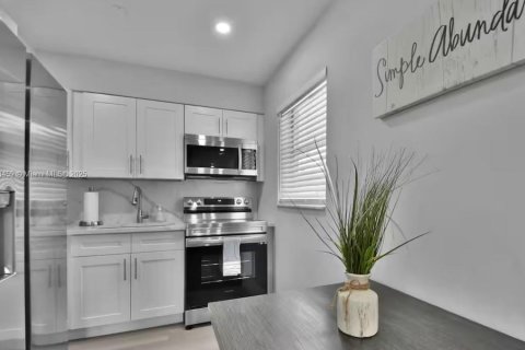 Appartement à louer à Fort Lauderdale, Floride: 2 chambres, 283.07 m2 № 1779772 - photo 1