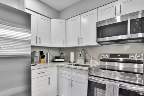 Appartement à louer à Fort Lauderdale, Floride: 2 chambres, 283.07 m2 № 1779772 - photo 2