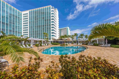 Condo in Miami Beach, Florida, 1 bedroom  № 1987607 - photo 21