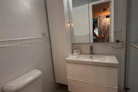 Condo in Miami Beach, Florida, 1 bedroom  № 1987607 - photo 14