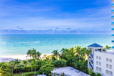 Condo in Miami Beach, Florida, 1 bedroom  № 1987607 - photo 16