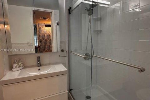 Condo in Miami Beach, Florida, 1 bedroom  № 1987607 - photo 15