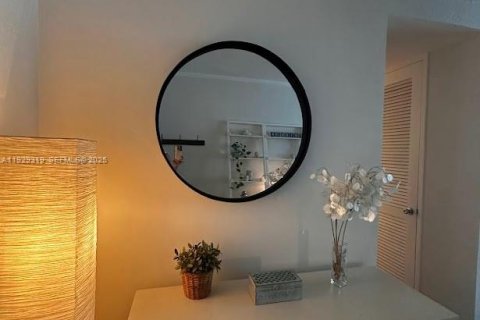 Condo in Miami Beach, Florida, 1 bedroom  № 1987607 - photo 13