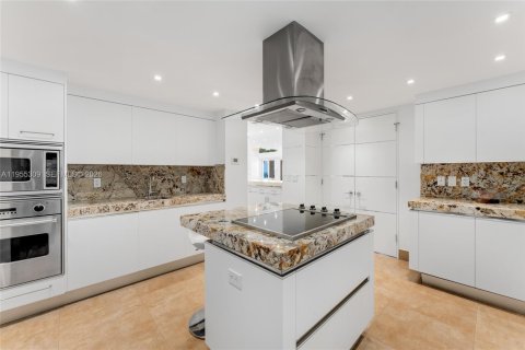 Купить кондоминиум в Майами, Флорида 3 спальни, 299.8м2, № 2020062 - фото 17