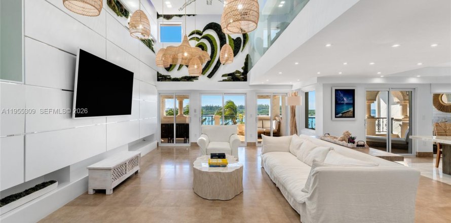 Кондоминиум с 3 спальнями в Майами, Флорида № 2020062