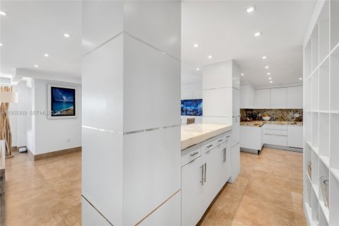 Купить кондоминиум в Майами, Флорида 3 спальни, 299.8м2, № 2020062 - фото 19