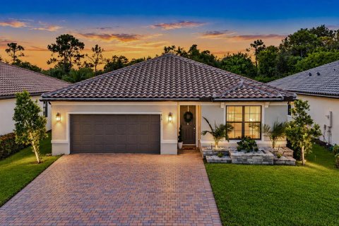Casa en Port St. Lucie, Florida 4 dormitorios, 171.78 m2 № 2377308