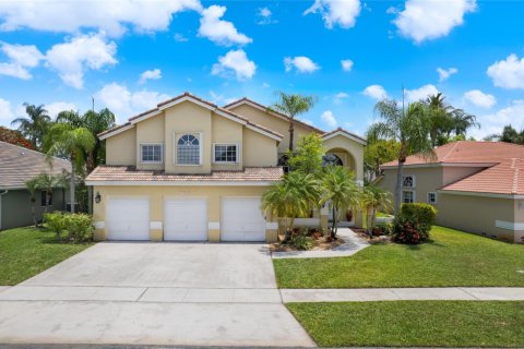House in Pembroke Pines, Florida 5 bedrooms, 327.02 sq.m. № 1226953 - photo 1