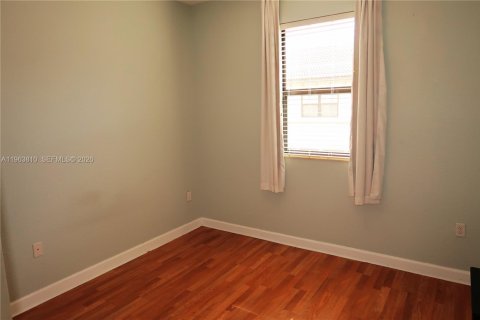 Touwnhouse à vendre à Homestead, Floride: 4 chambres, 161.28 m2 № 2025485 - photo 11