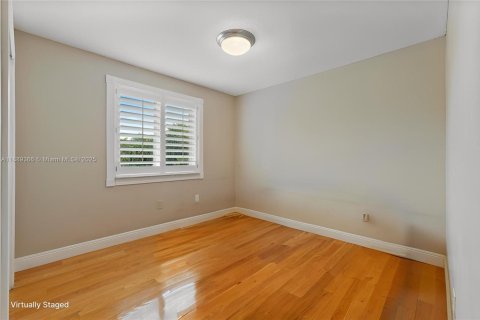 Снять в аренду виллу или дом в Дорал, Флорида 4 спальни, 183.39м2, № 1941376 - фото 11