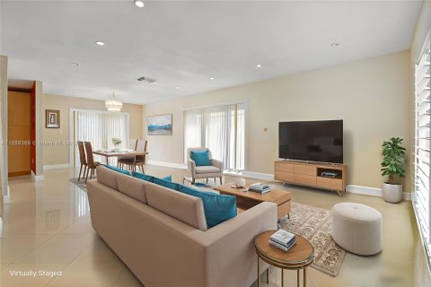 Снять в аренду виллу или дом в Дорал, Флорида 4 спальни, 183.39м2, № 1941376 - фото 2