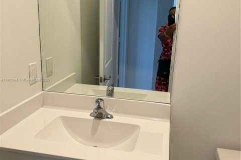 Touwnhouse à vendre à Miami, Floride: 3 chambres, 157.47 m2 № 1954073 - photo 13