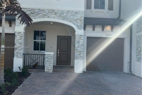 Touwnhouse à vendre à Miami, Floride: 3 chambres, 157.47 m2 № 1954073 - photo 17