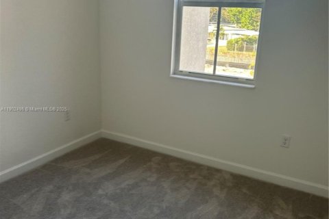 Touwnhouse à vendre à Miami, Floride: 3 chambres, 157.47 m2 № 1954073 - photo 16