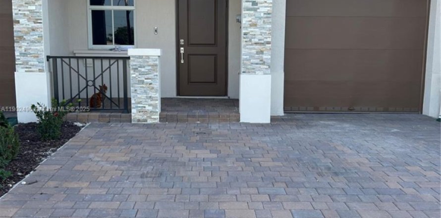 Touwnhouse à Miami, Floride 3 chambres, 157.47 m2 № 1954073