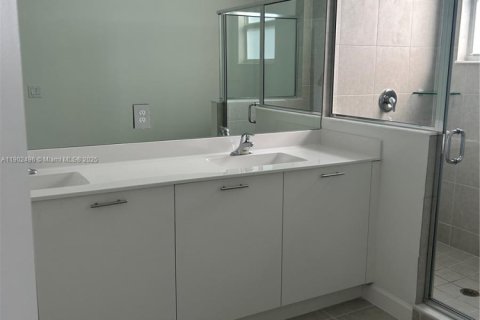 Touwnhouse à vendre à Miami, Floride: 3 chambres, 157.47 m2 № 1954073 - photo 11