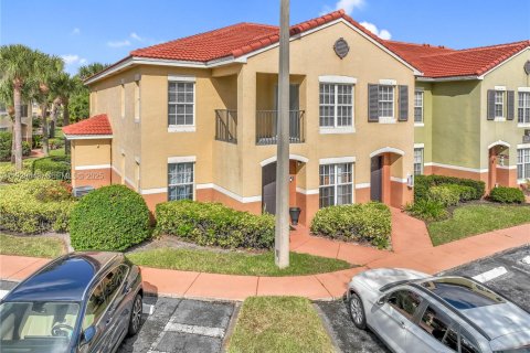 Condo in Royal Palm Beach, Florida, 2 bedrooms  № 1988649 - photo 2