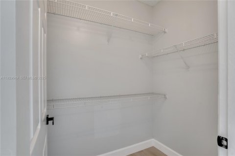 Condo in Royal Palm Beach, Florida, 2 bedrooms  № 1988649 - photo 23