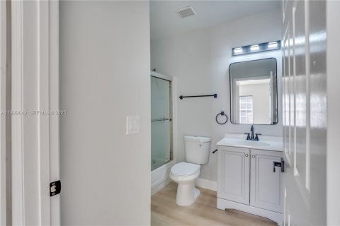 Condo in Royal Palm Beach, Florida, 2 bedrooms  № 1988649 - photo 24