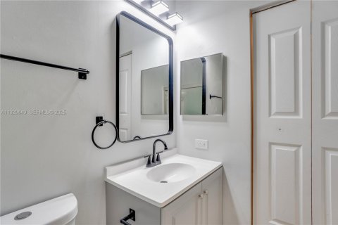 Condo in Royal Palm Beach, Florida, 2 bedrooms  № 1988649 - photo 26