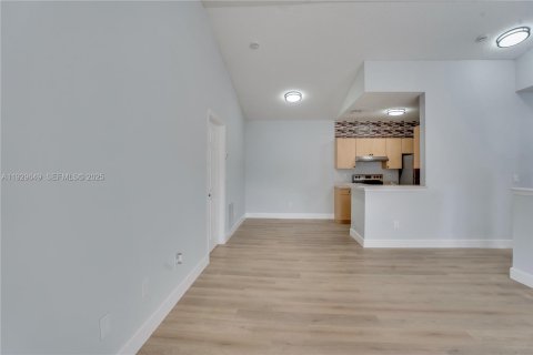 Condo in Royal Palm Beach, Florida, 2 bedrooms  № 1988649 - photo 14